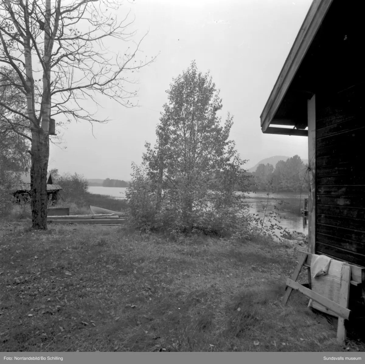 En stor grupp bilder från Ljungaverk, byggnader, gårdar, terräng och landskap. Fotograferat för Fosfatbolaget.