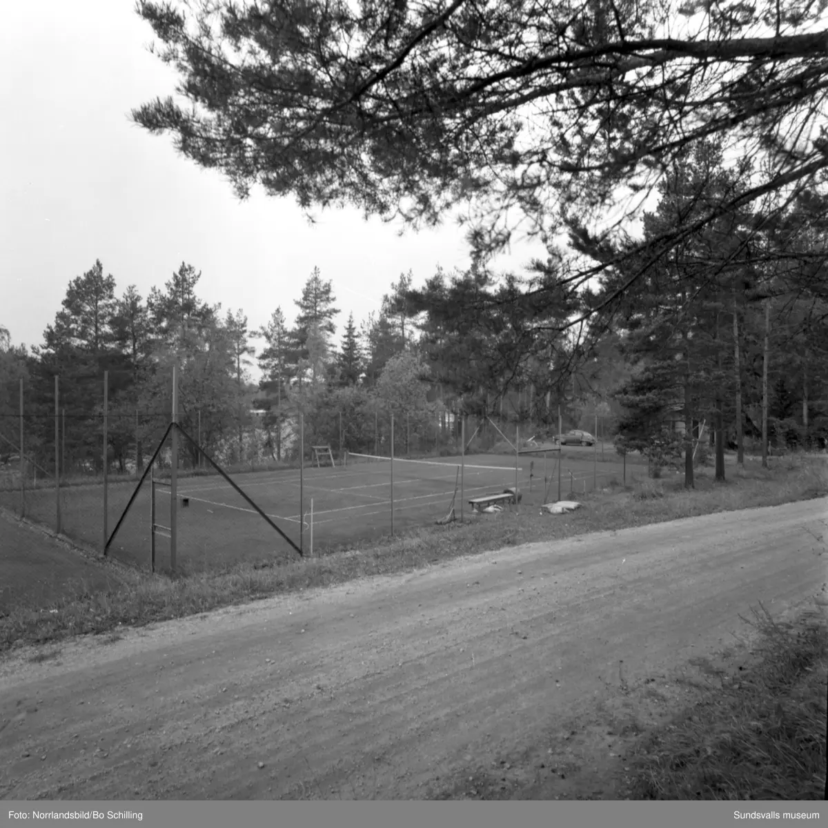 En stor grupp bilder från Ljungaverk, byggnader, gårdar, terräng och landskap. Fotograferat för Fosfatbolaget.