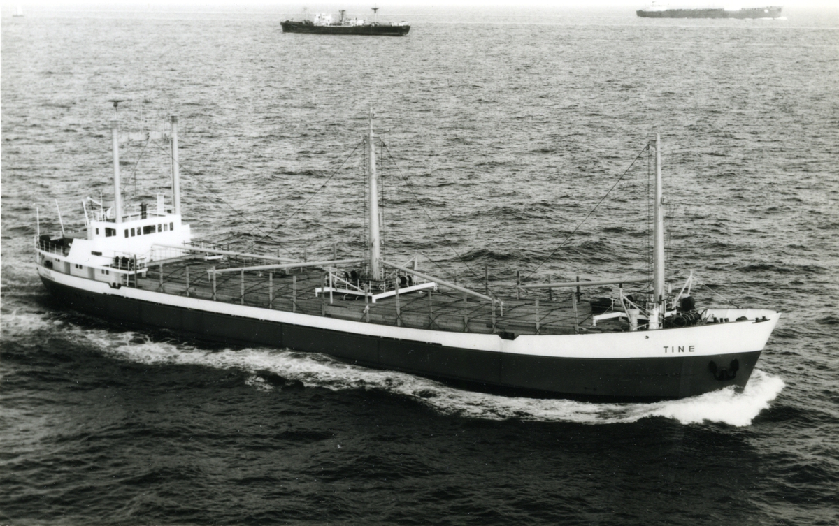 Ägare:/1966-74/: Partenreederei Röpcke & Solte. Hemort: Ütersen.