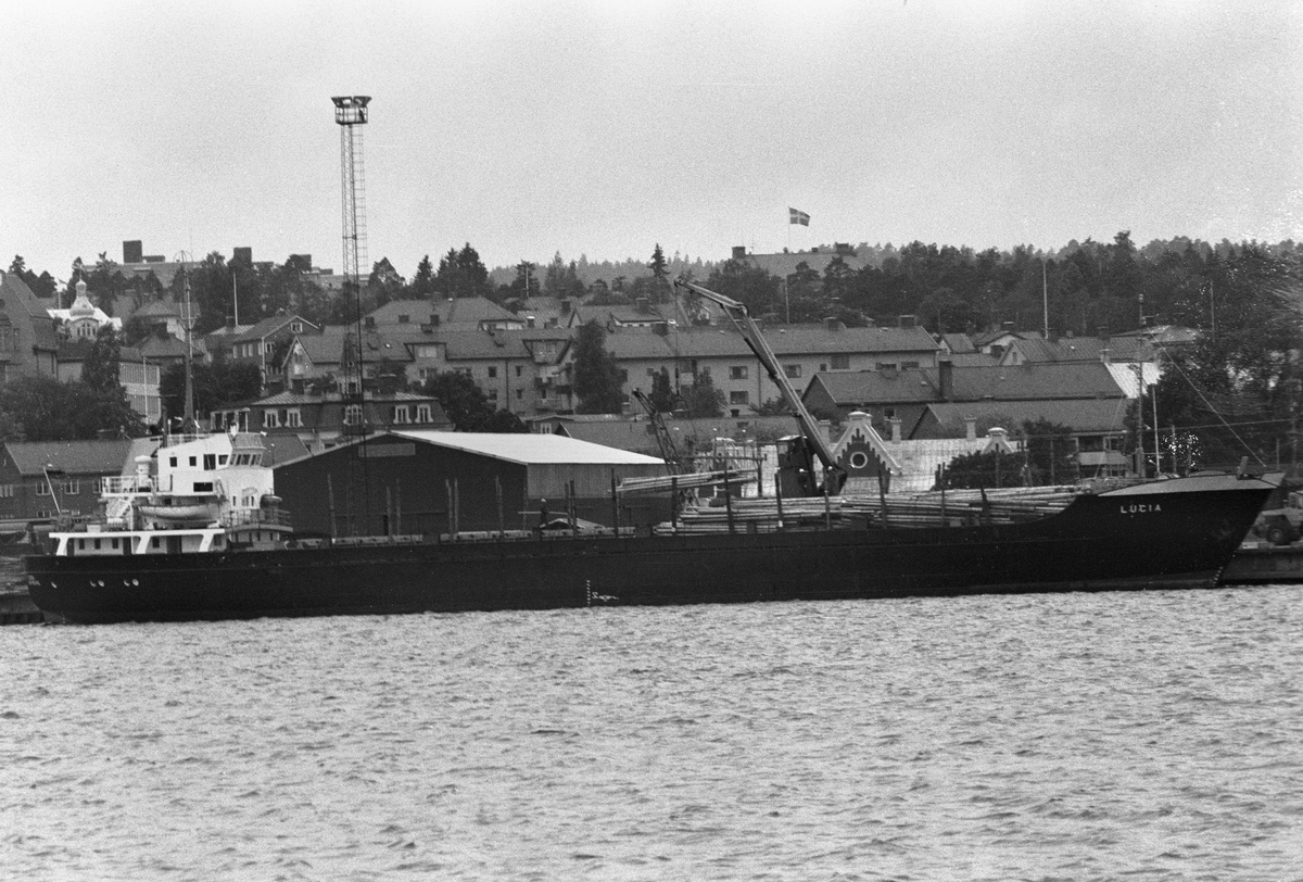 Ägare:/1977-80/: Partenreederei M/S Lucia. Hemort: Hamburg.