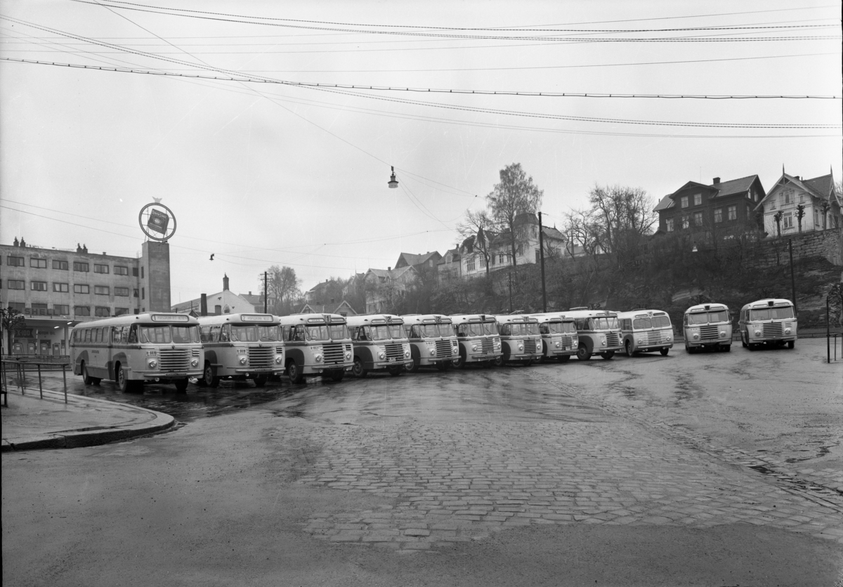 Busser på Landmannstorget/Landmannstorvet i Skien, AS Busstrafikk.