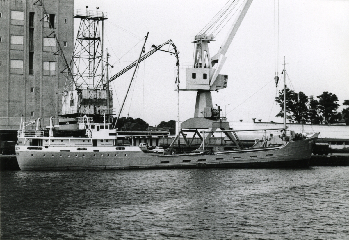 Ägare:/1956-73/: L. Davids. Hemort: Delfzilj.