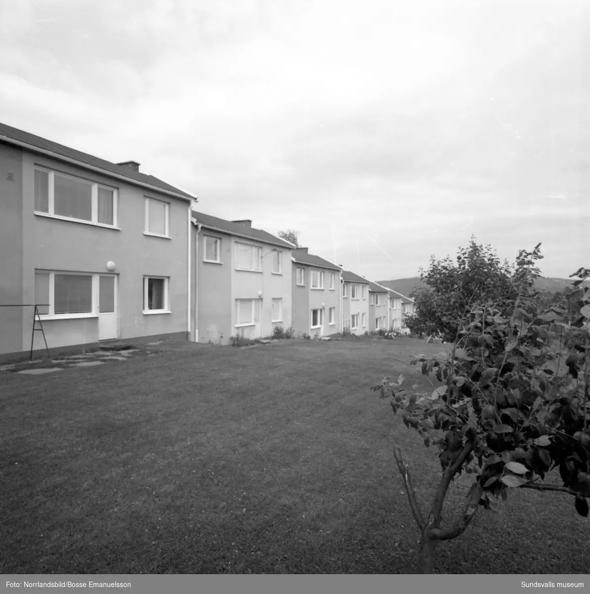 Radhus på Tegelbruksgatan i Sidsjön.