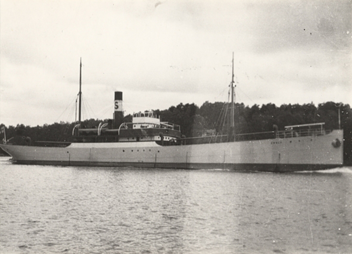 Ångfartyget EMBLA. Foto taget i Tenösund den 4.10.1927.