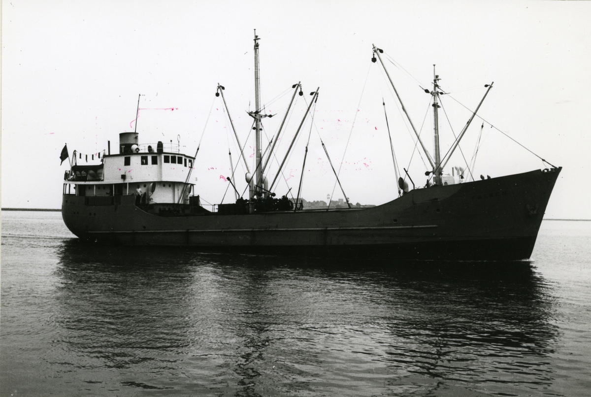 Ägare:/1948-54/: Hallands Ångbåts AB. Hemort: Göteborg.