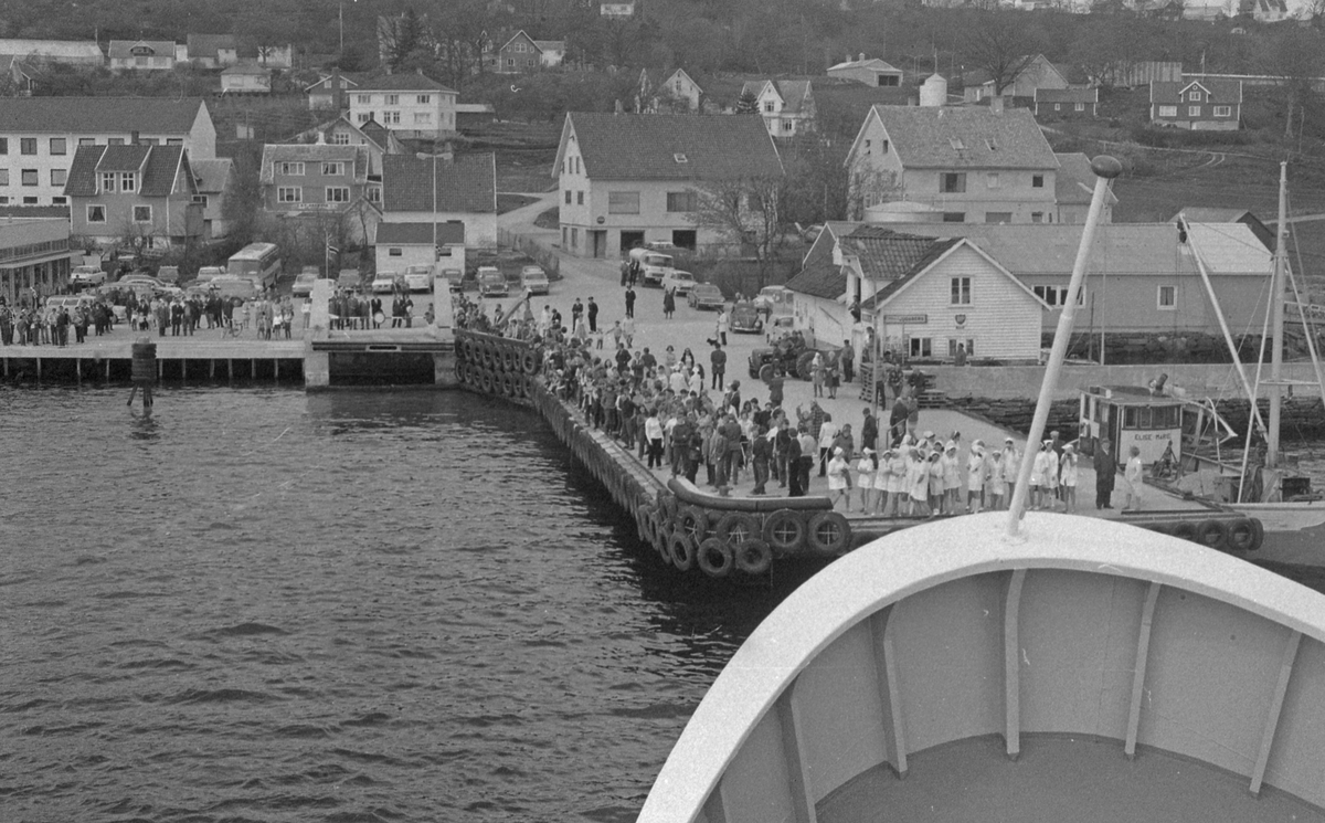 M/F "Finnøy" - Overleveringen - 8/5-1971