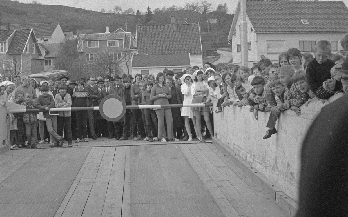 M/F "Finnøy" - Overleveringen - 8/5-1971