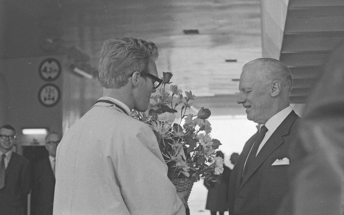 M/F "Finnøy" - Overleveringen - 8/5-1971