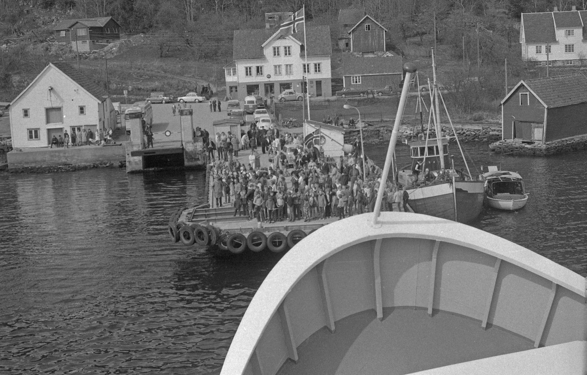 M/F "Finnøy" - Overleveringen - 8/5-1971