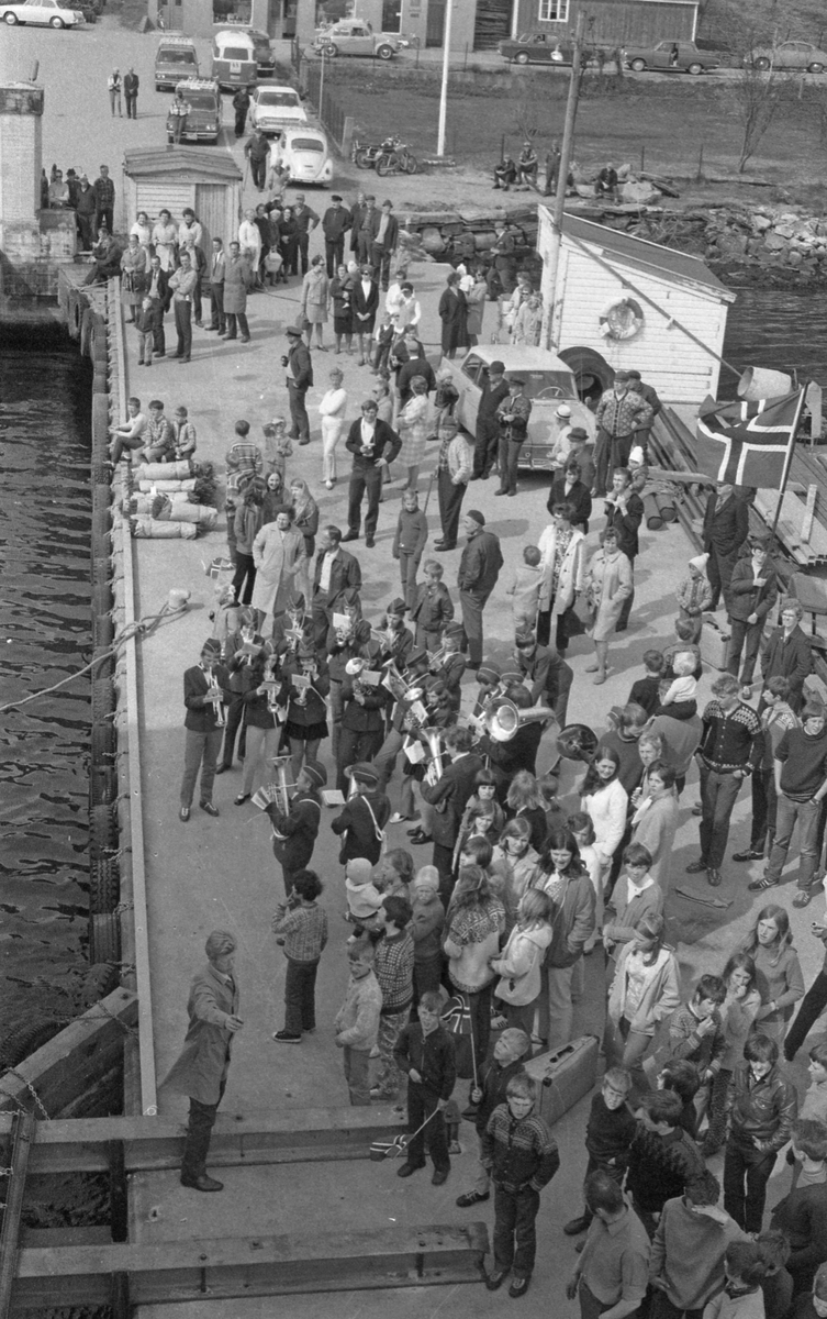 M/F "Finnøy" - Overleveringen - 8/5-1971