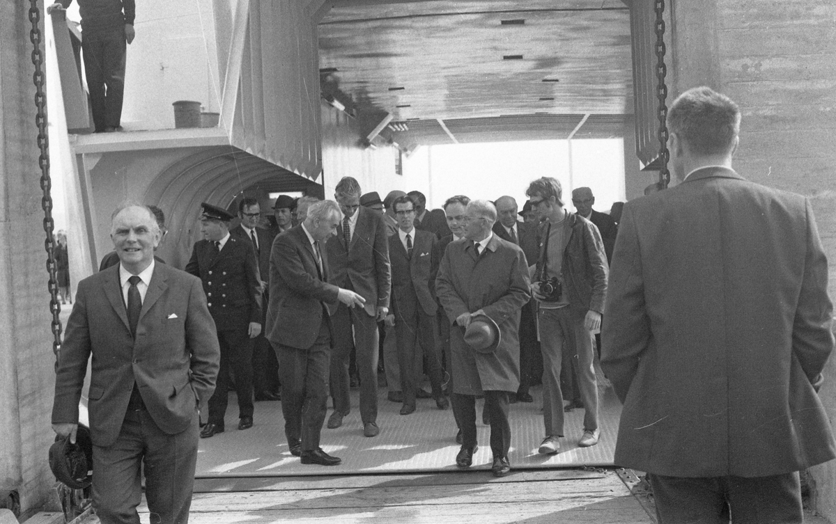 M/F "Finnøy" - Overleveringen - 8/5-1971