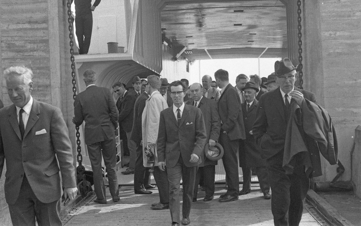 M/F "Finnøy" - Overleveringen - 8/5-1971