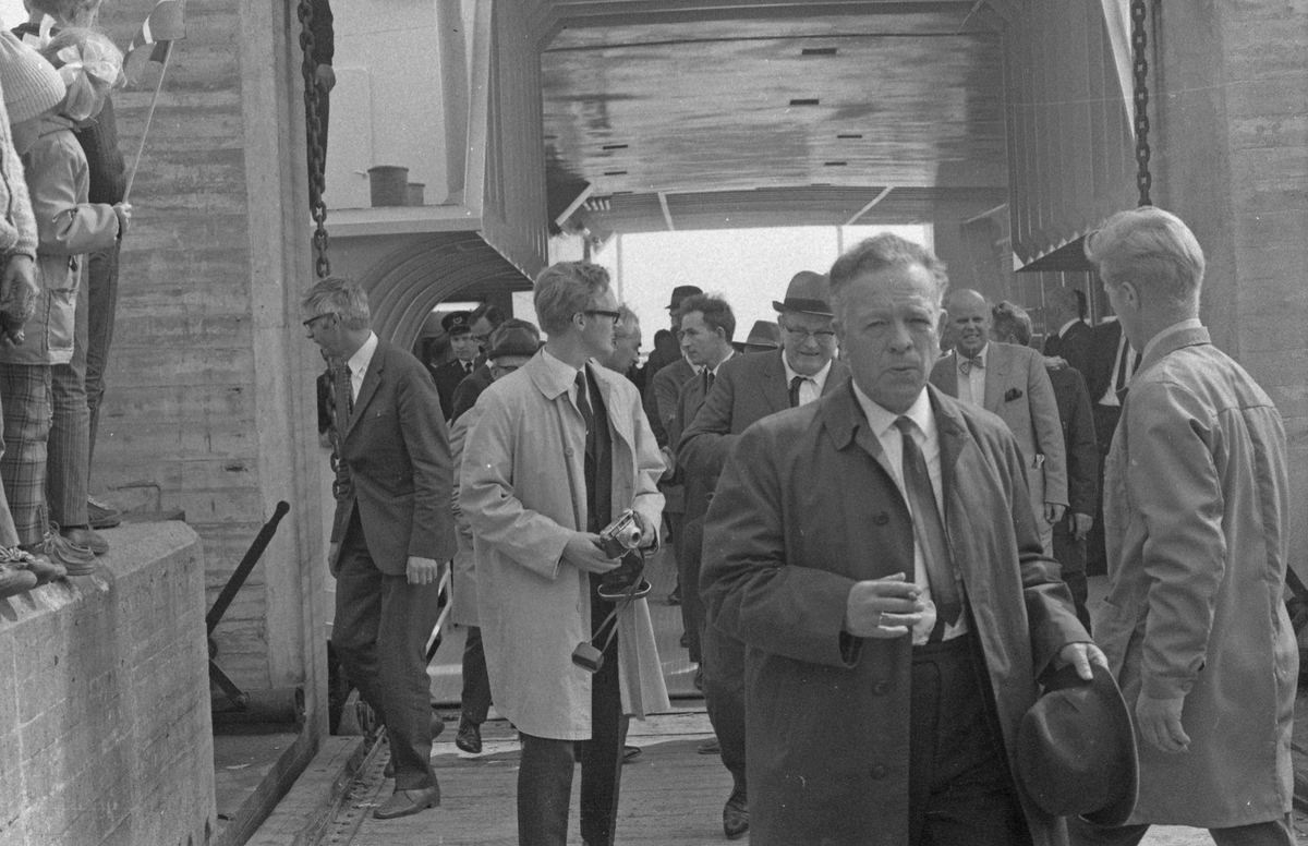 M/F "Finnøy" - Overleveringen - 8/5-1971