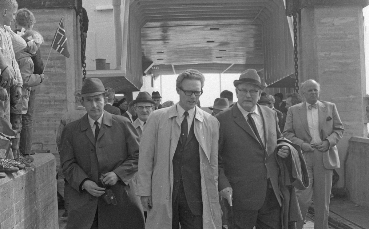 M/F "Finnøy" - Overleveringen - 8/5-1971