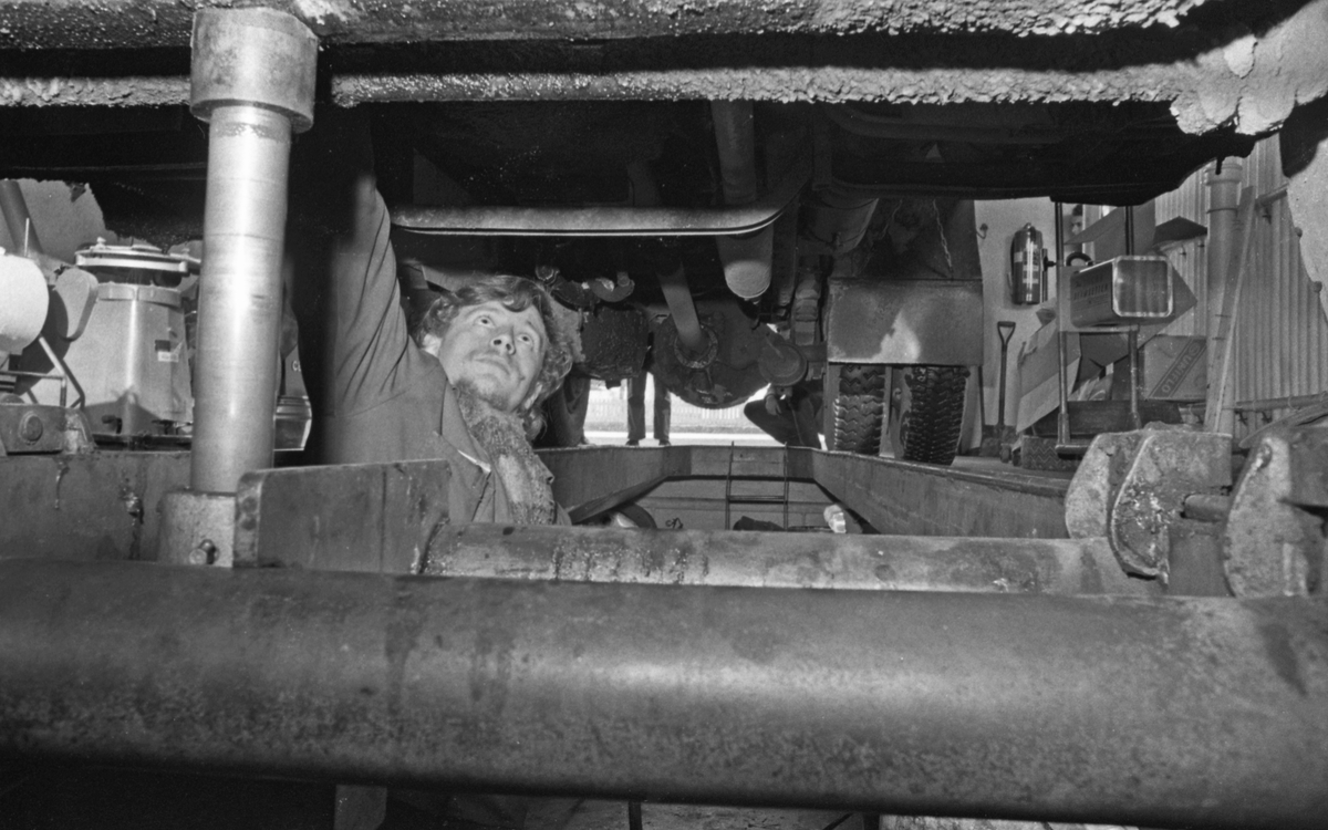 "HD bak Kulissene". Bensinstasjon - Hovda. 15/9-1972