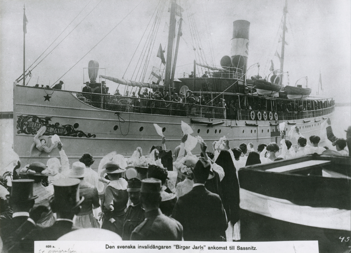 Svenska invalidångaren BIRGER JARLs ankomst till Sassnitz, Tyskland.