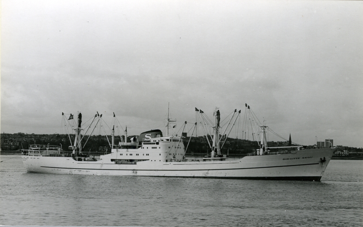 Ägare:/1960-61/: Dampskibsselskabet Ove Skou A/S & Dampskibsselskabet af 1937 A/S. Hemort: Köpenhavn.