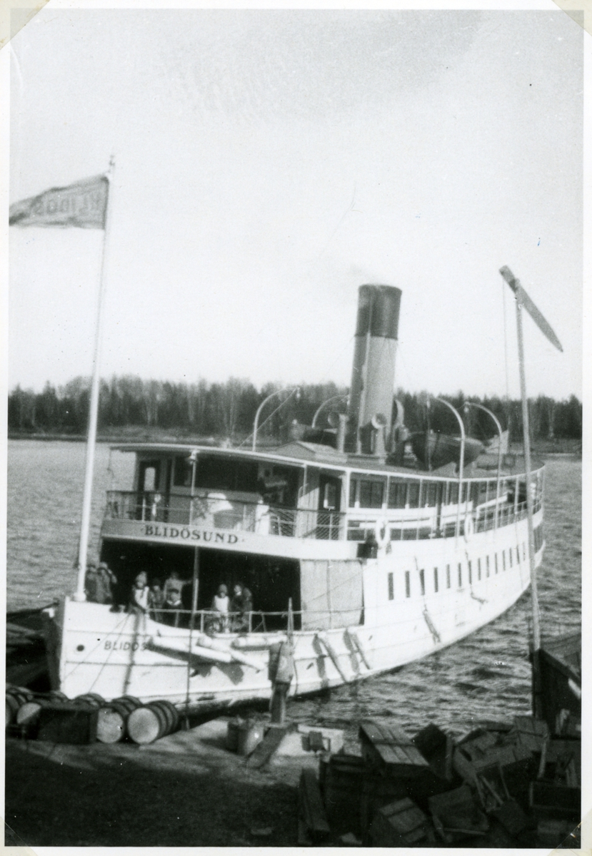 Fotodatum: 1927-04-17.
Det finns två fotografier på samma motiv. Båda fotograferade av CG Jackson.
