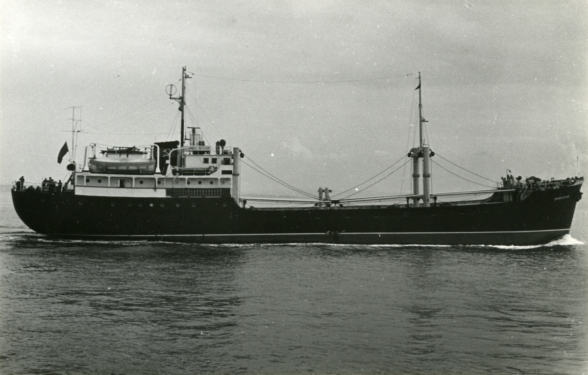 Ägare:/1954-  /: S.S.S.R. - Estonian Shipping Co. Hemort: Tallin.