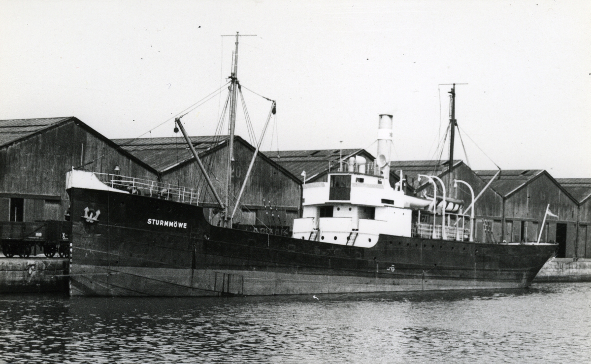 Ägare:/1952-55/: Reederei Kapt. Heinr. Krohn G.m.b.H. Hemort: Lübeck.