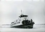 Fotograferat i mars 1955 på Kanholmsfjärden
Pass-båt Sandhamn-Vinterhamn