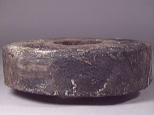 Bakre lavetthjul, sprickor från mitten. 
Rear truck and cracks from centre.