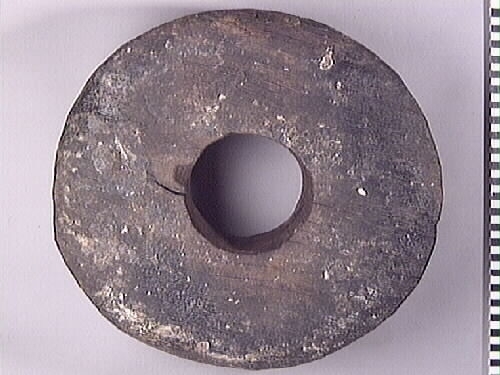 Bakre lavetthjul, sprickor från mitten. 
Rear truck and cracks from centre.