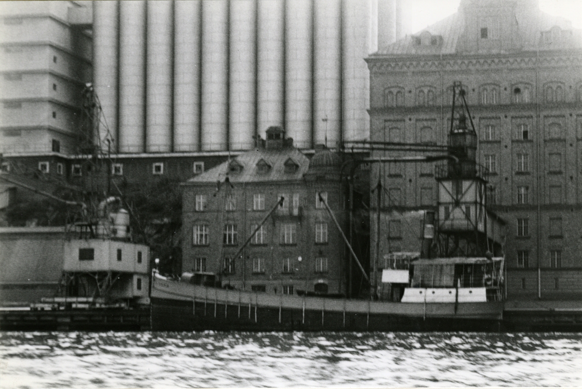 Ägare:/1944-54/: Åke Groth. Hemort: Sjötorp.