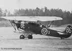 Vykort 'Flygvapenmuseum Fokker S 6B'
Flygplan S 6B märkt nummer 86 på marken på Malmen.