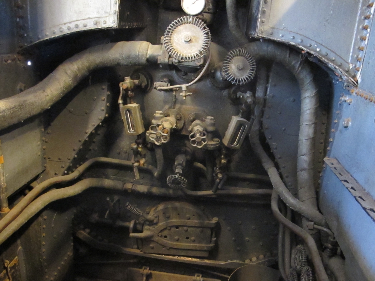 Pansarskeppet Wasas ångslup, ångslup n:o 45 (flottans beteckning). Spetsgattad med stålskrov. Komplett med ångpanna och compoundmaskin. Längd 14,9 meter. Bredd 2,65 meter. Slupen är komplett med sitt maskineri (en tvåcylindrig compoundmaskin) och ångpanna av Yarrows konstruktion.