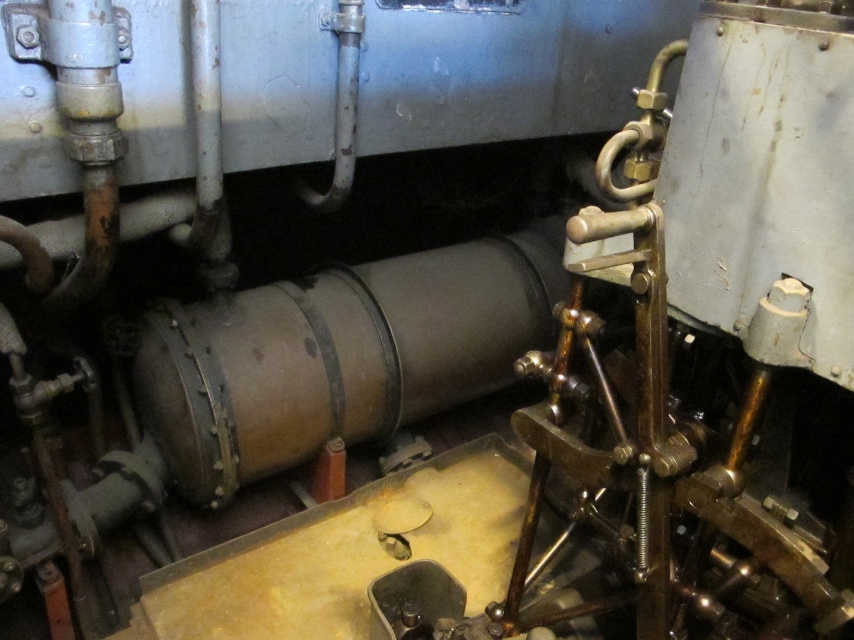 Pansarskeppet Wasas ångslup, ångslup n:o 45 (flottans beteckning). Spetsgattad med stålskrov. Komplett med ångpanna och compoundmaskin. Längd 14,9 meter. Bredd 2,65 meter. Slupen är komplett med sitt maskineri (en tvåcylindrig compoundmaskin) och ångpanna av Yarrows konstruktion.