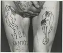 Tatueringsbilder

Sjömannen Johan Henrik Hytönen.
På vardera benet en kvinnobild. Tatueringen utförd i New Orleans till ett pris av 4 dollars.