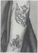 Tatueringsbilder.

Matrosen Bror Larsson.
Vänstra armens utsida, handstucket arbete, utfört i Göteborg 1918-20.