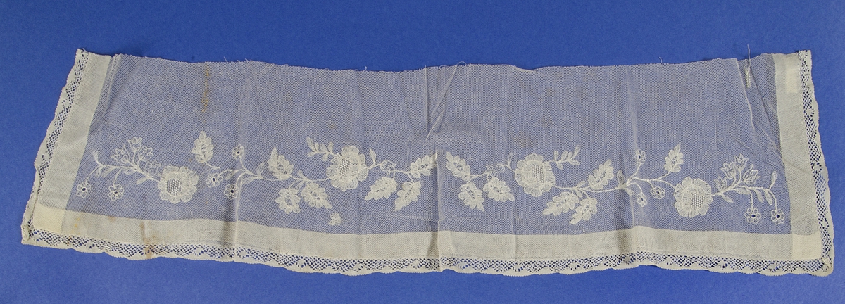 Ett förkläde, en schal, två stycken och tre prov av tyll. Alla är broderade.