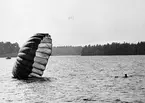 Fallskärmsjägarskolan i Karlsborg 1956.Vattenhopp.