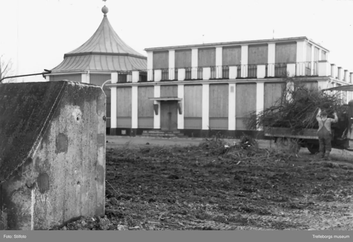 Restaurang Solfjäderns dansrotunda. Denna sommarestaurang byggd år 1929 låg i Trelleborgs hamn. Den revs 1968. Neg. 18x24.