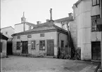 Gårdsinteriör, kvarteret Näktergalen, Östra Ågatan 33, Uppsala november 1944