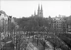 Vy från Börjegatan mot Uppsala domkyrka