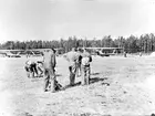 F6 Karlsborg 1936.Flygare med Salvatorskärmar på Karlsborgsfältet.