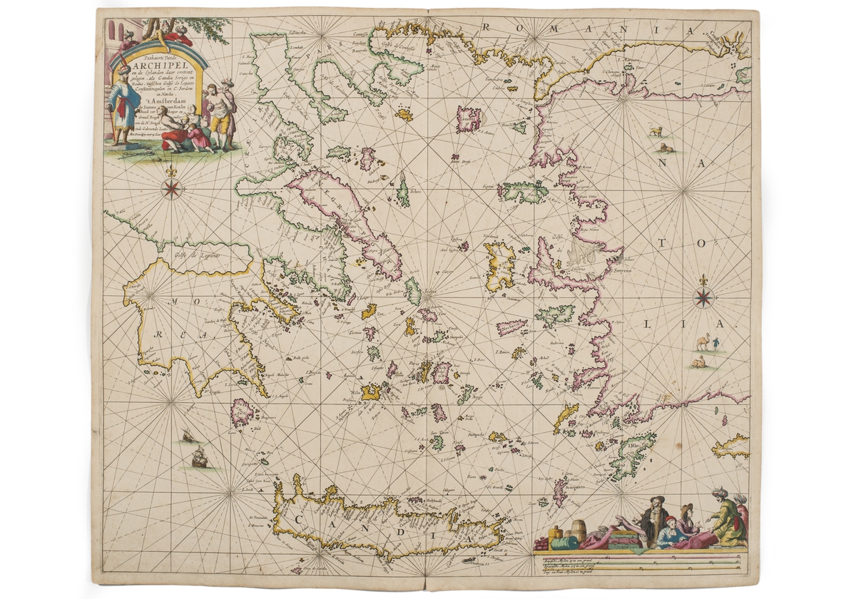 Sjökort över Egeiska havet. Grekland, Turkiet (Anatolien) och Kreta (Candia) syns.

Runt kartusch i övre vänstra hörnet syns man i turban som tittar på flera fängslade människor (barn och kvinnor). En man med bar överkropp förs fram av ytterligare en man i turban. Ska föreställa slavhandel?
I högra, nedre hörnet syns flera män som visar upp varor och handlar med varandra. Tre i västerländska kläder och två i orientaliska.