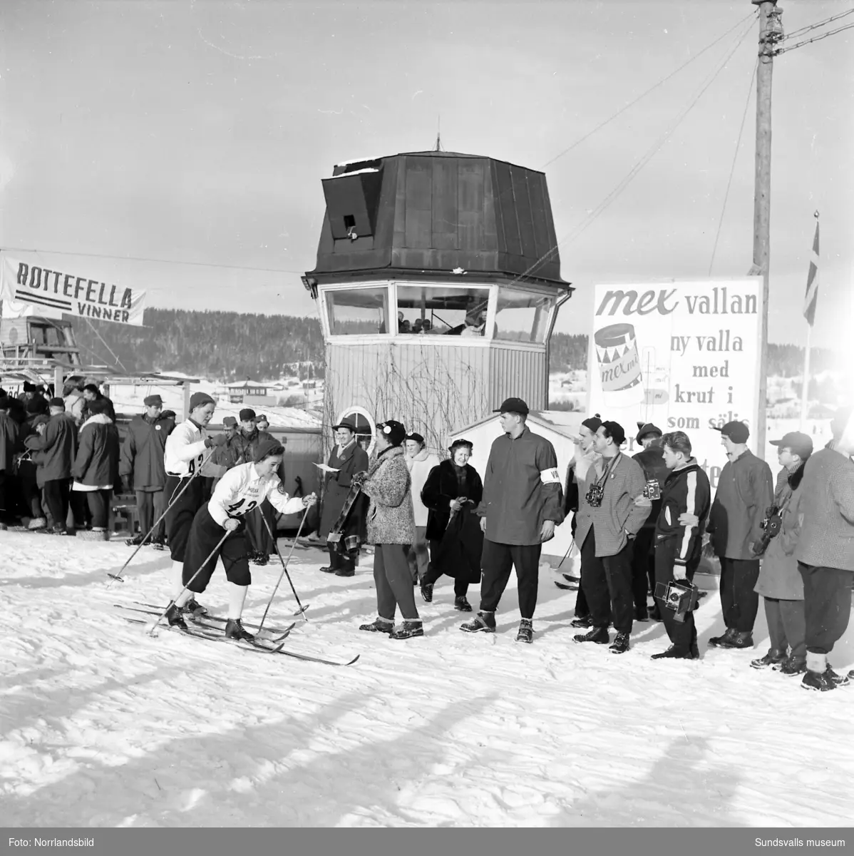 Skid-SM i Bergsåker, Sundsvall, 1955. Damstafett 3x7 km, vinnare Selångers SK (Margit Åsberg-Albrechtsson, Karin Engberg, Anna-Lisa Eriksson).