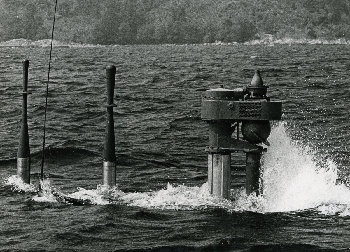 Från vänster anfallsperiskop, radiomast, observationsperiskop, snorkelmast med radarvanare