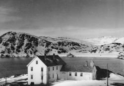 Bildet viser Internatskolen på Skjånes. Det ble bygget som s