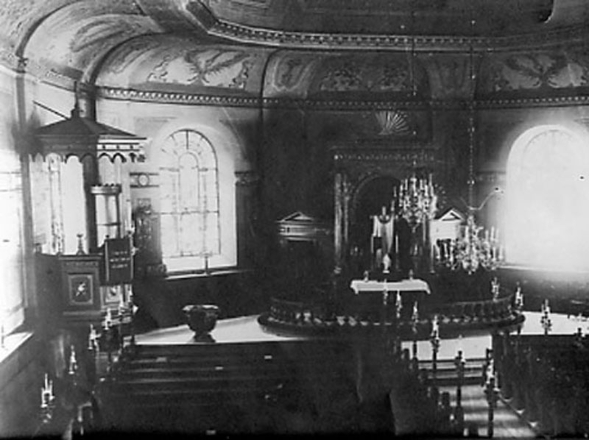 Societetshuset i Varberg som tämligen nybyggt. Det invigdes 1883 Exteriör (bild 1), interiör (bild 2).