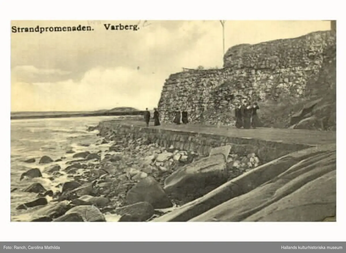 Strandvy. Promenad. Strandpromenaden vid fästningen. 1905 ca.