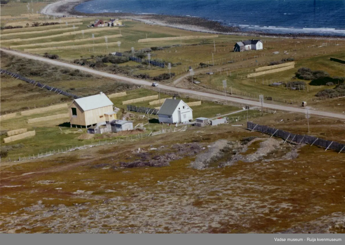 Flyfoto av Paddeby, Vadsø, 1963.