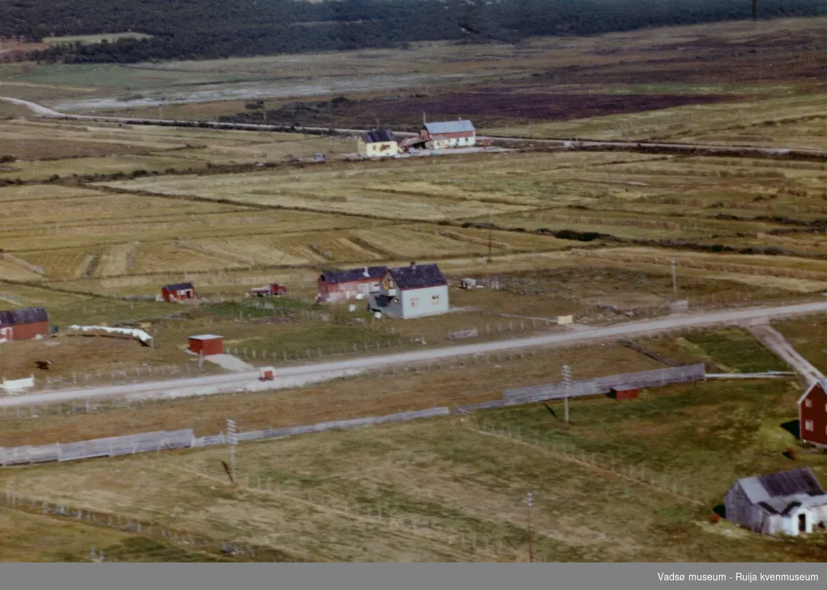 Flyfoto av Kariel, Vadsø kommune, 1963.