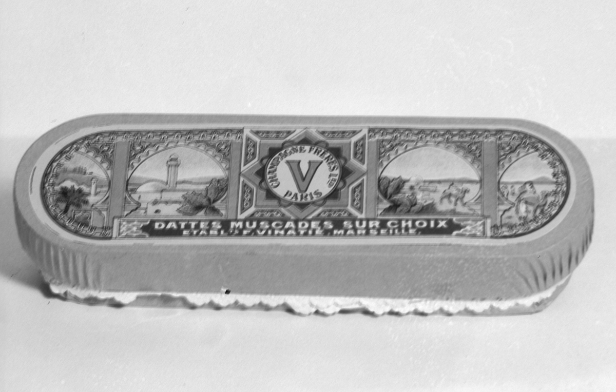 Firma R. Kjeldsberg, foto av fiken, dadler og rosiner