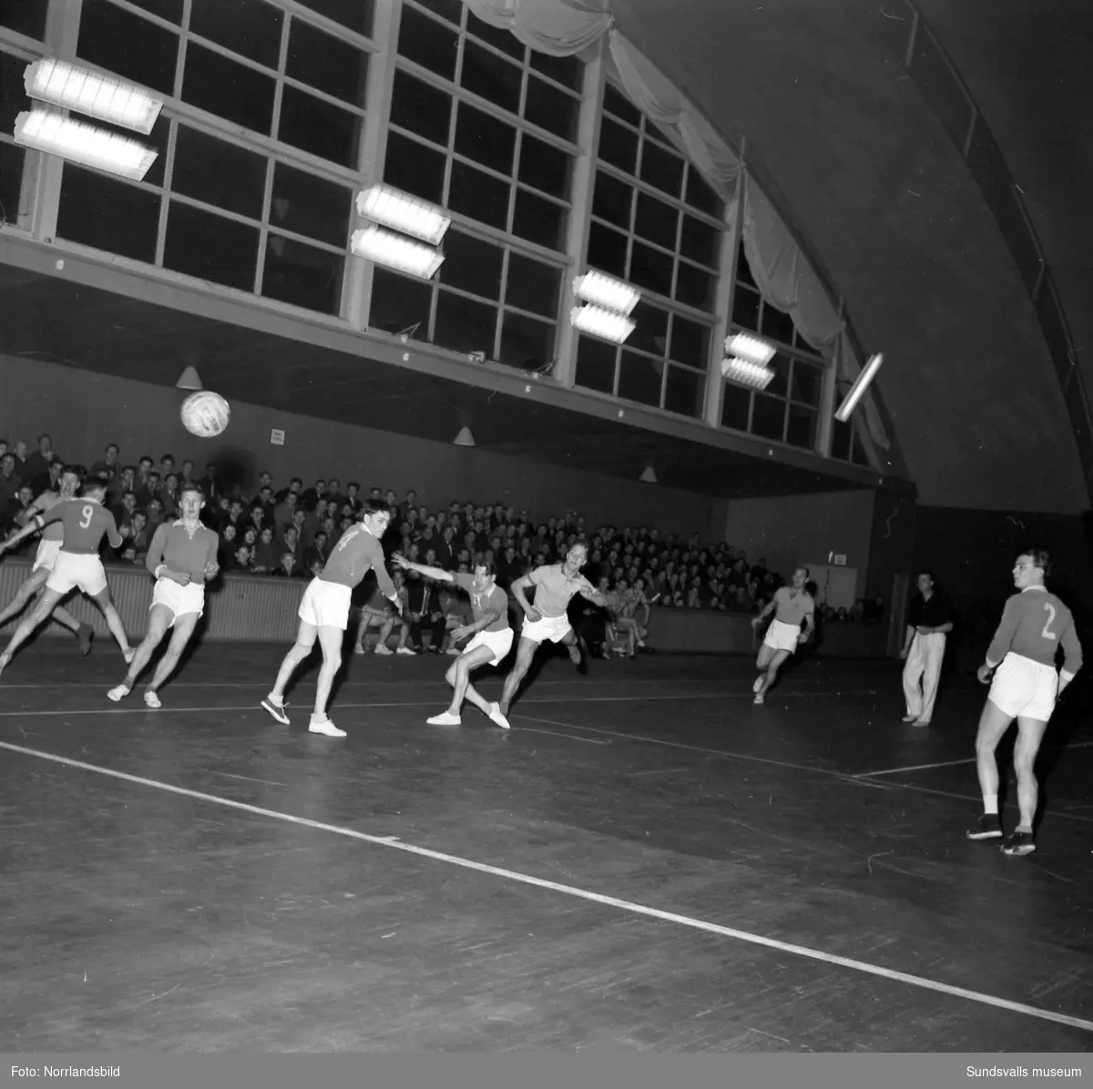 Handbollsmatch i tennishallen, Sollefteå-Heffners.