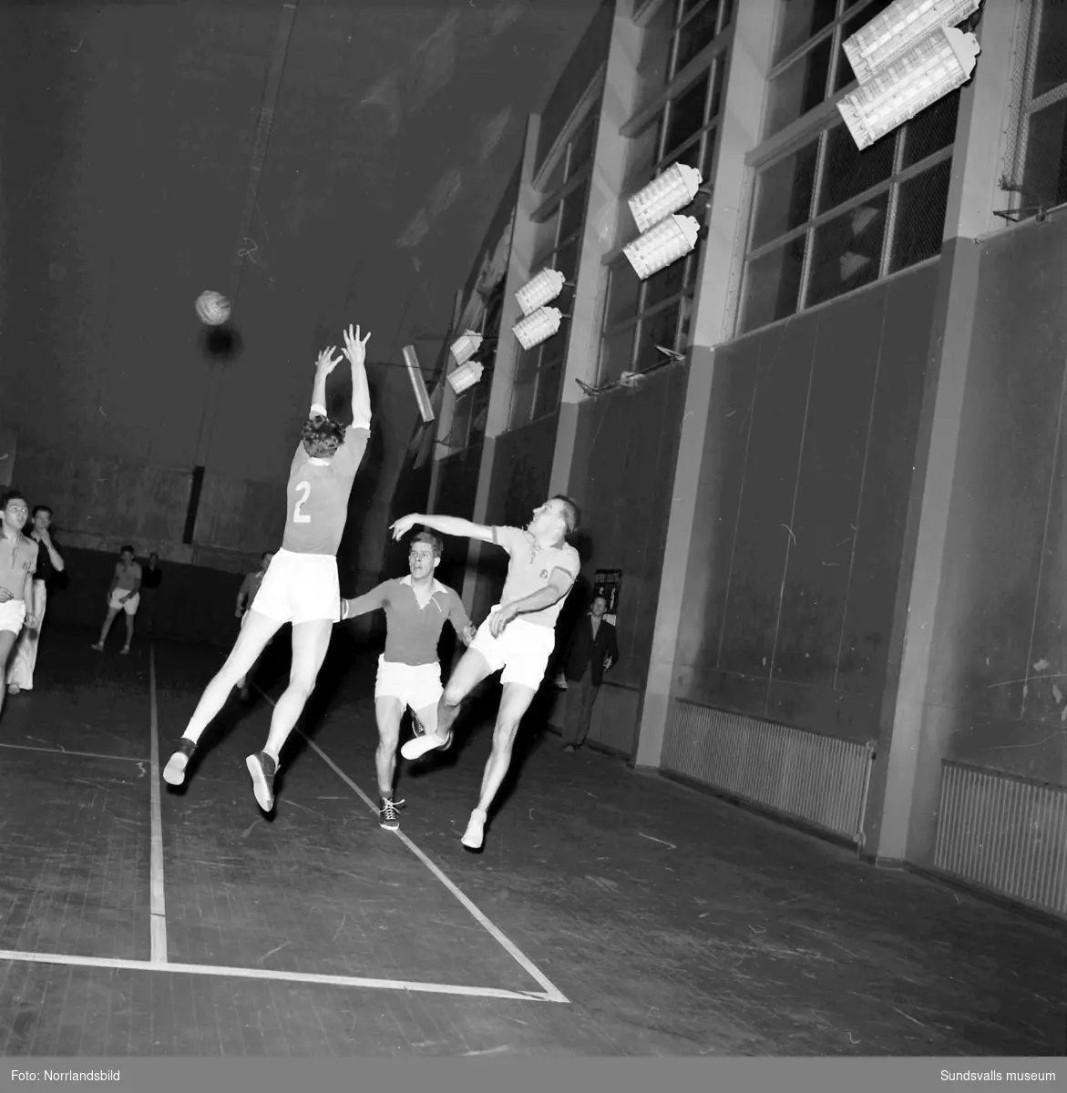 Handbollsmatch i tennishallen, Sollefteå-Heffners.